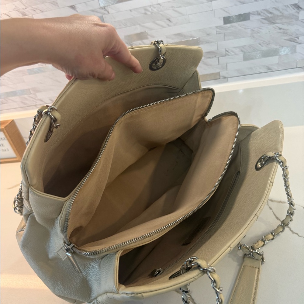 CHANEL Light Beige Quilted Shoulder Bag - Picture 11 of 17